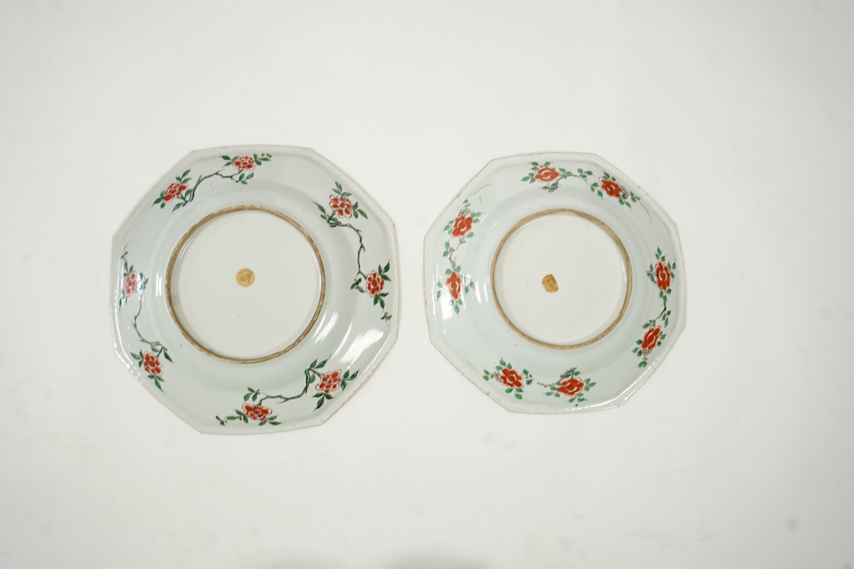 Two graduated Chinese famille verte octagonal dishes, Kangxi period
